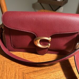 New Coach Elegant Burgundy Leather Shoulder Bag
